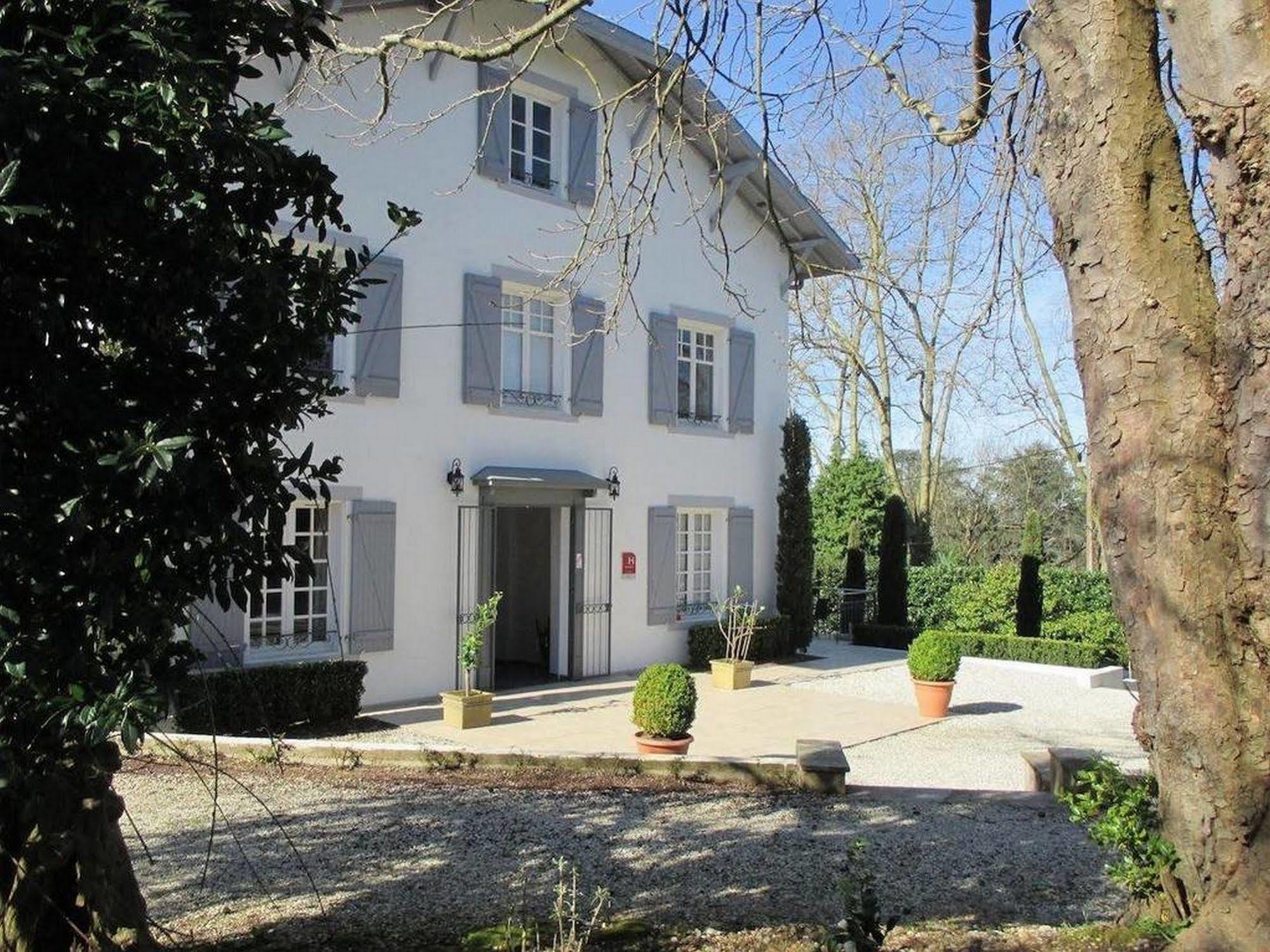 Hotel La Villa Saint-Pierre-dʼIrube Exteriör bild